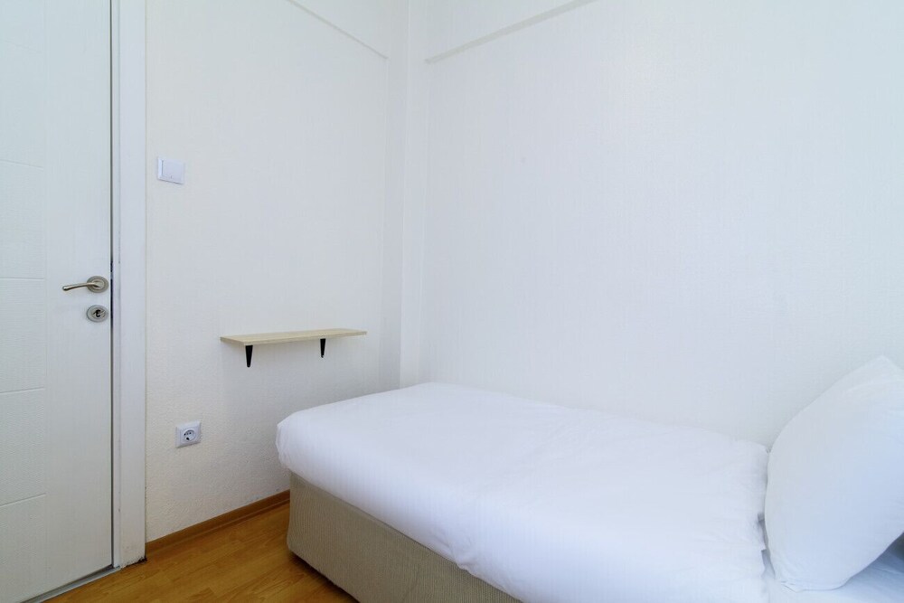 Lovely and Central Flat With Balcony in Sisli