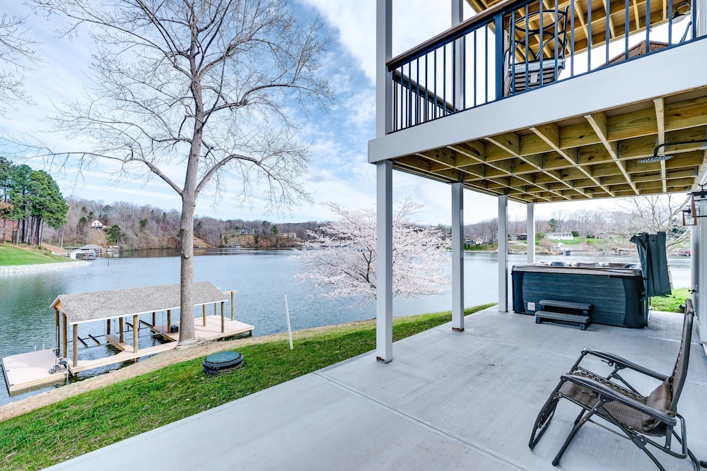 Goodview Lake House w/ Boat Dock, Kayaks & Views! view 2