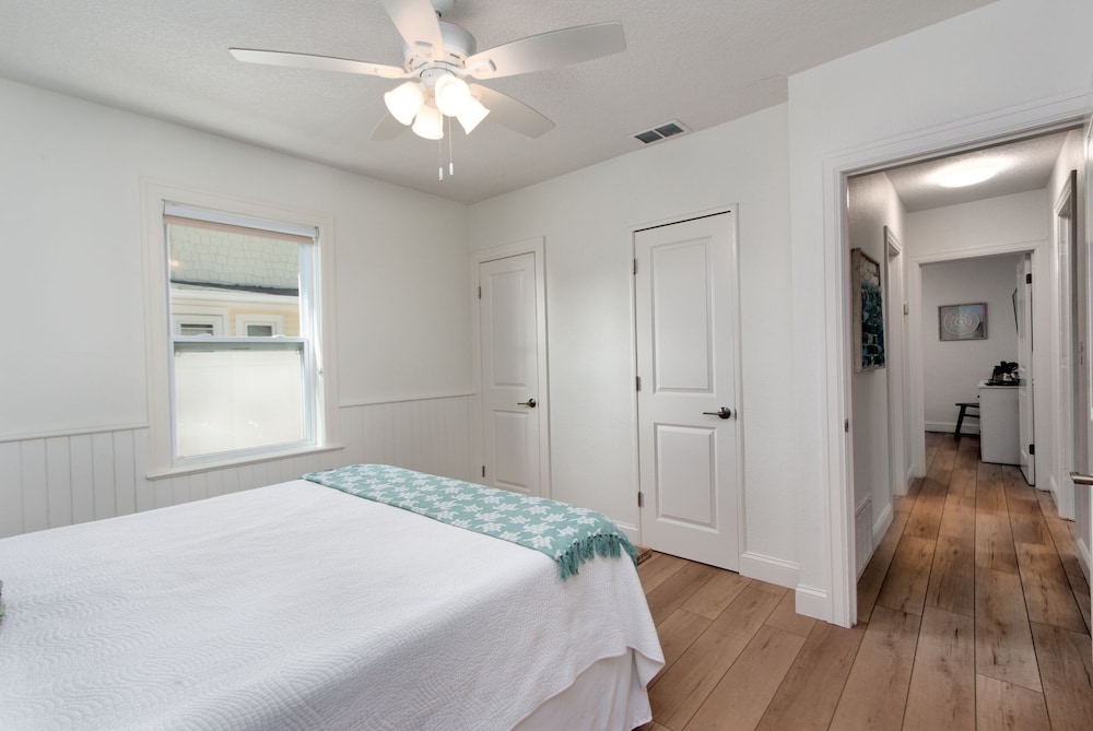 Oceanaire - Monthly Beach Rental 3 Bedroom Home by Redawning view 4