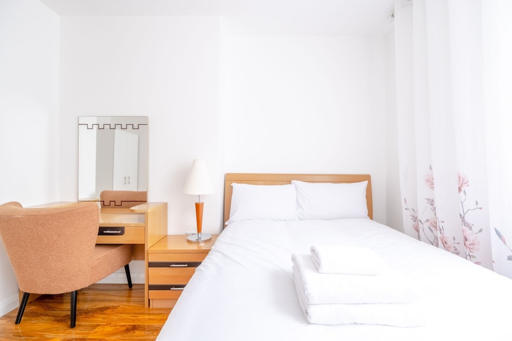 Spacious & Central 4BD Flat - Angel