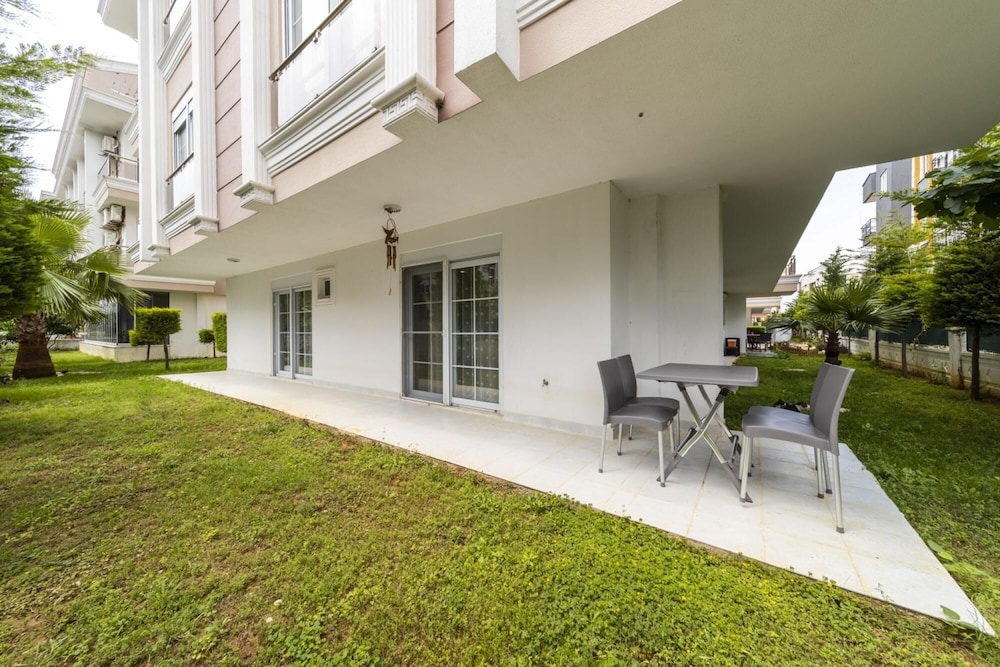 Garden Floor Chic and Luminous Flat in Antalya