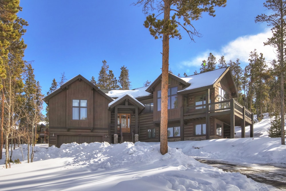 Ten Mile Vista - Braddock Hill 3 Bedroom Home by RedAwning