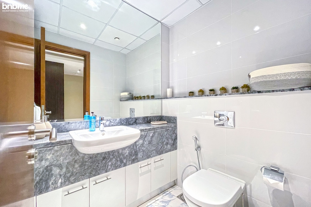 3B-Amna Tower-4801 by bnbme homes