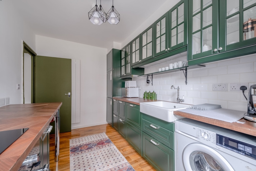 Spacious & Central 4BD Flat - Angel