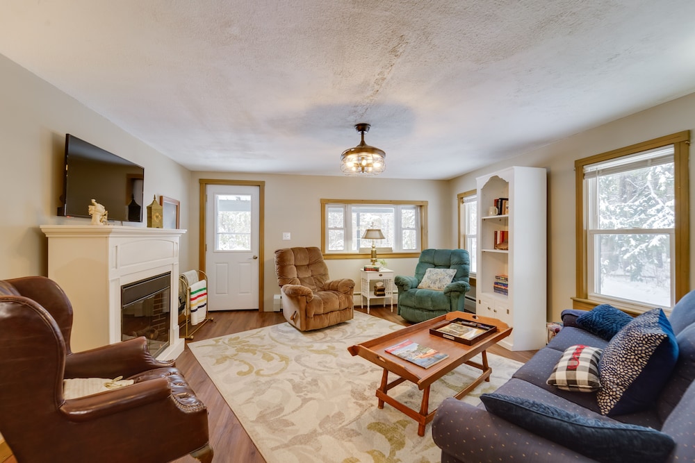 Farmhouse Cottage w/ Hot Tub, Near Titus Mountain!