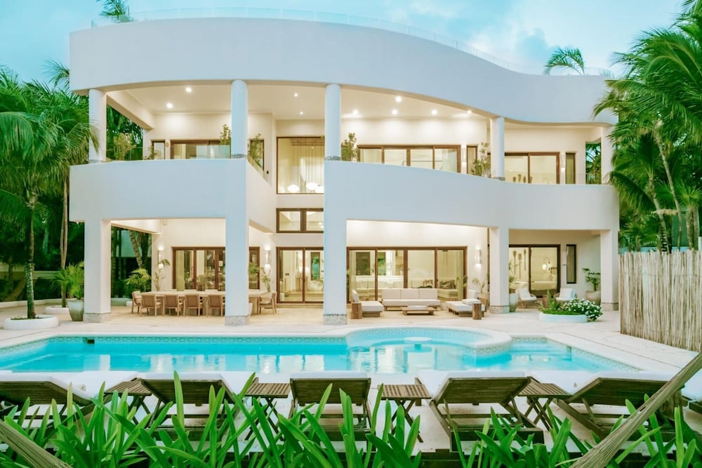 8 Bedroom Luxury Villa With Private Chef Included
