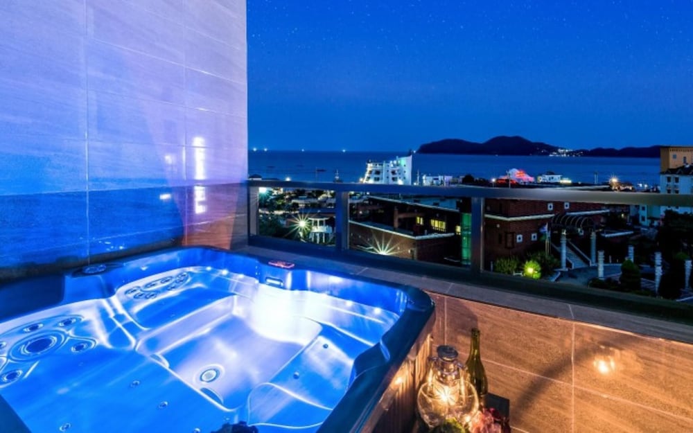 White Black Pension in Geoje Island