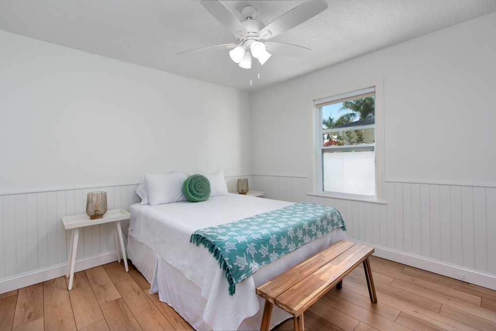Oceanaire - Monthly Beach Rental 3 Bedroom Home by Redawning view 3