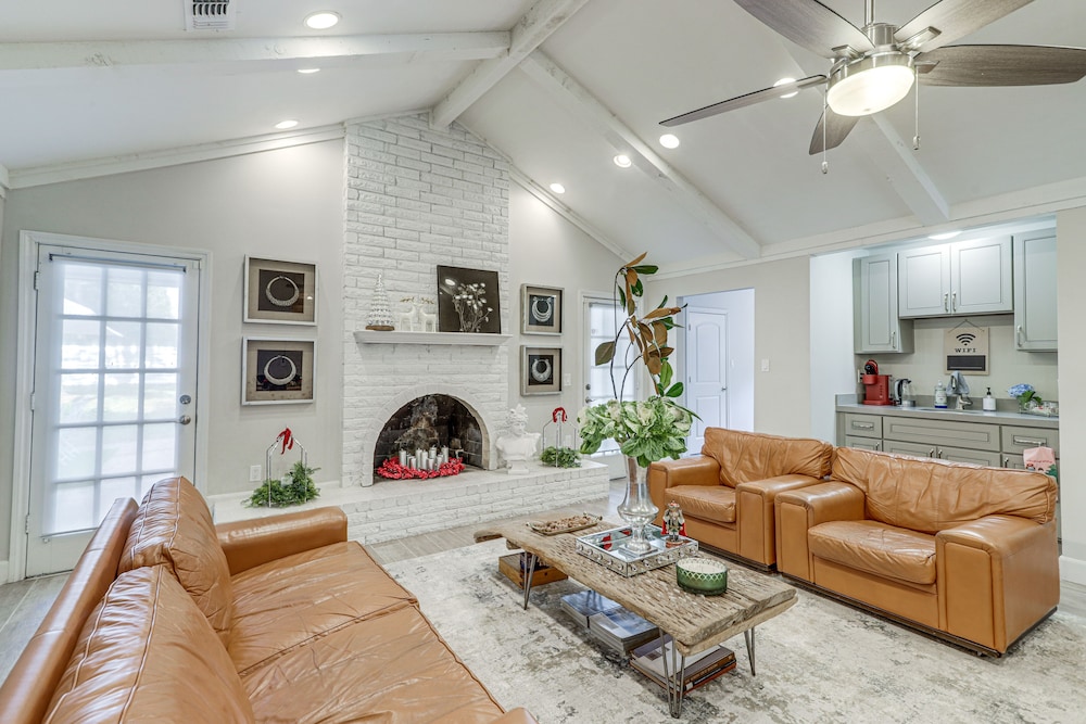 Chic Houston Home w/ Patio, Near Old Town Spring!