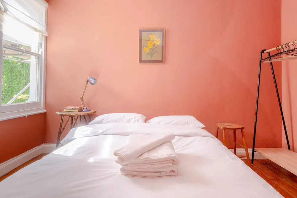 Unique Vintage-style 3BD Flat - Dalston — London