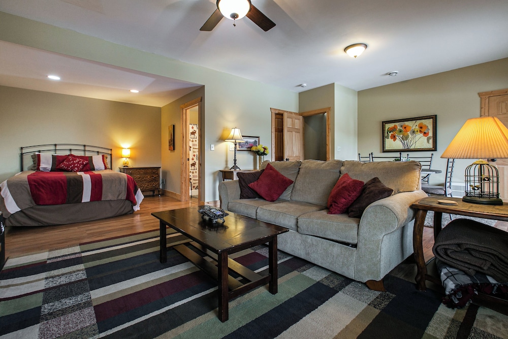 Lorelei Cabins Aster