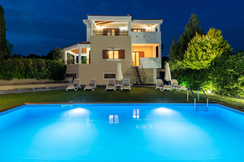 Marevel Villa photo 1