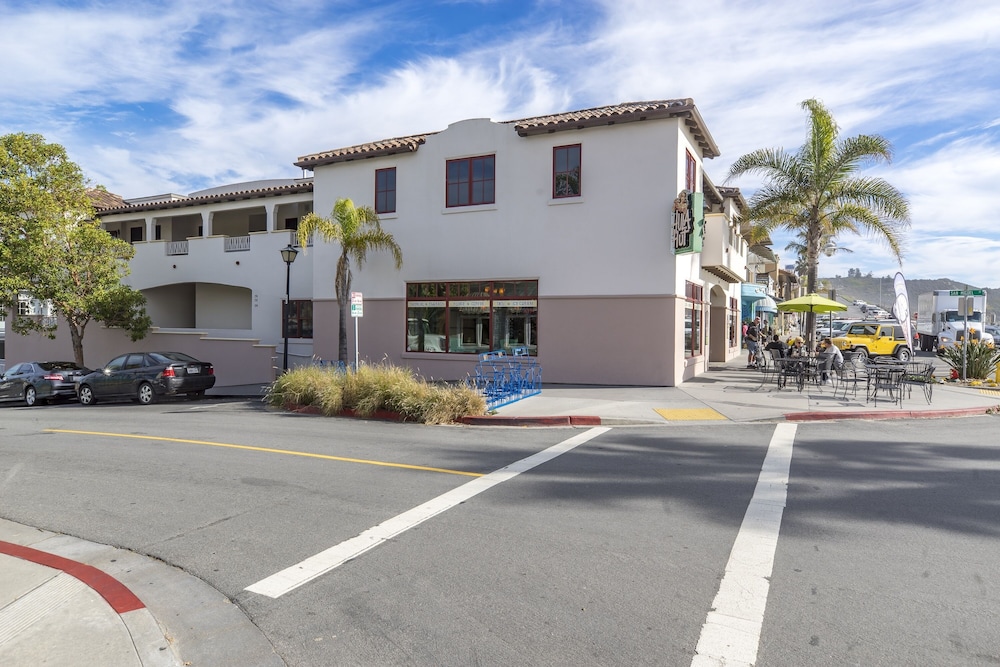 28 San Miguel 1 Bedroom Condo by Redawning