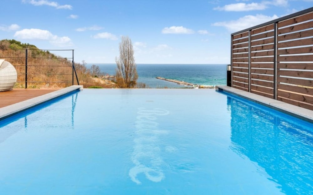 Uljin Beatrice Pool Villa