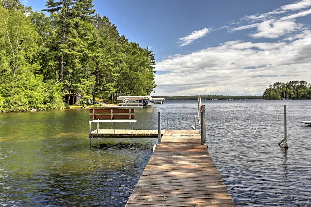 Hayward Cabin on Grindstone Lake: Bring Your Boat!