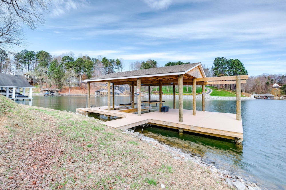 Goodview Lake House w/ Boat Dock, Kayaks & Views! view 3