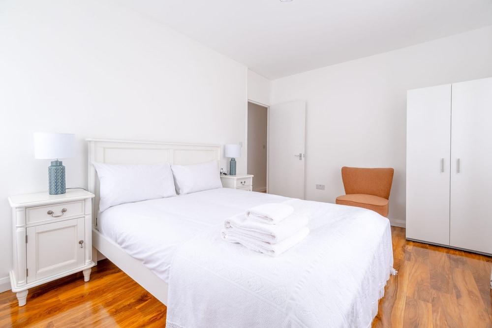 Spacious & Central 4BD Flat - Angel