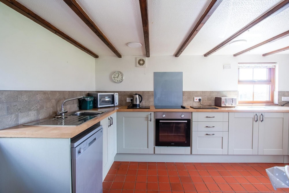 Rose Cottage - 3 Bedroom Cottage - Great Lunnon Farm view 3