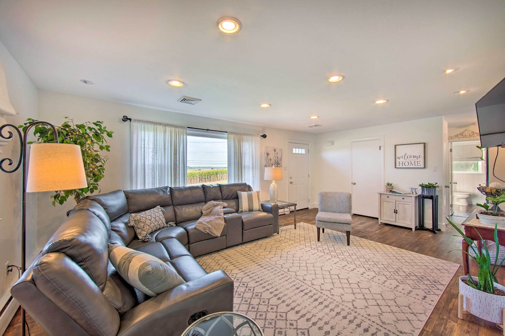 Cozy Kinzers Getaway w/ Furnished Deck, Grill