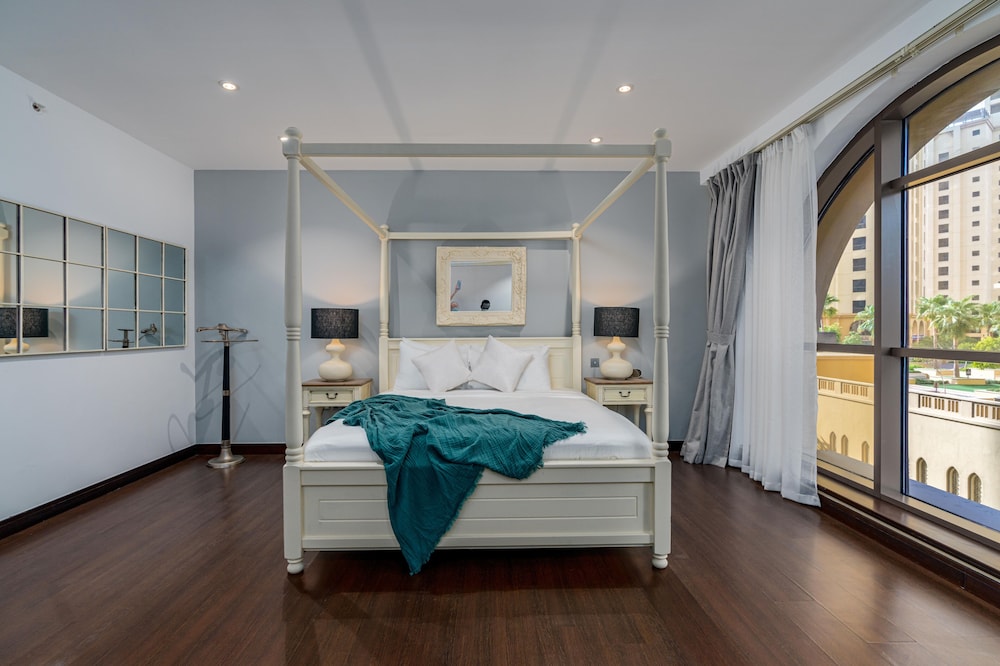 Lux BnB Duplex Casa Private Garden JBR