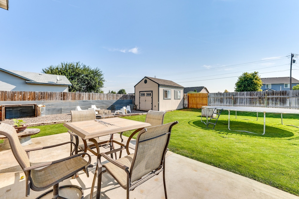 Charming Nampa Home w/ Backyard + Grill!