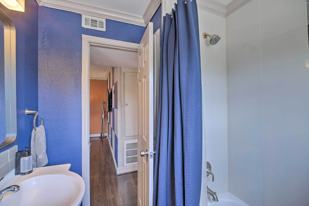 Pet-friendly Condo in Houston w/ Community Grills view 5