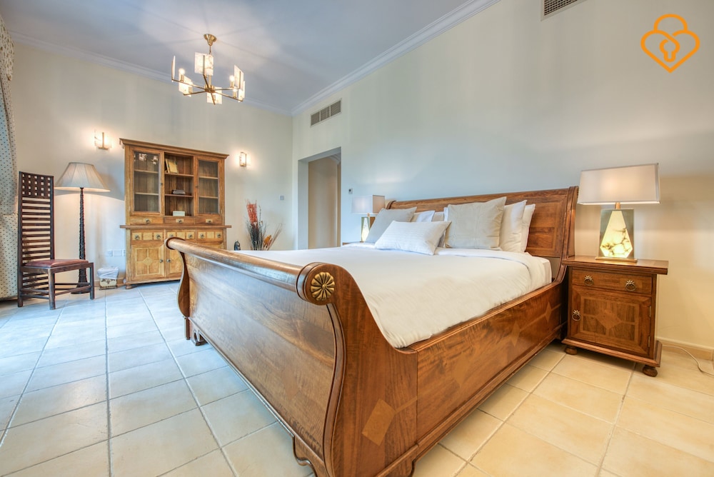 Beautiful Large 4 B/R Villa W/ Pool Jumeirah Island
