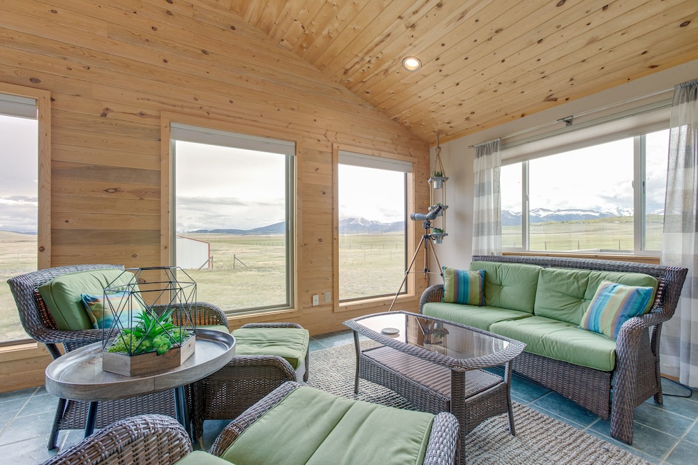 Jefferson Home w/ Mountain Views: Near Ski Slopes!
