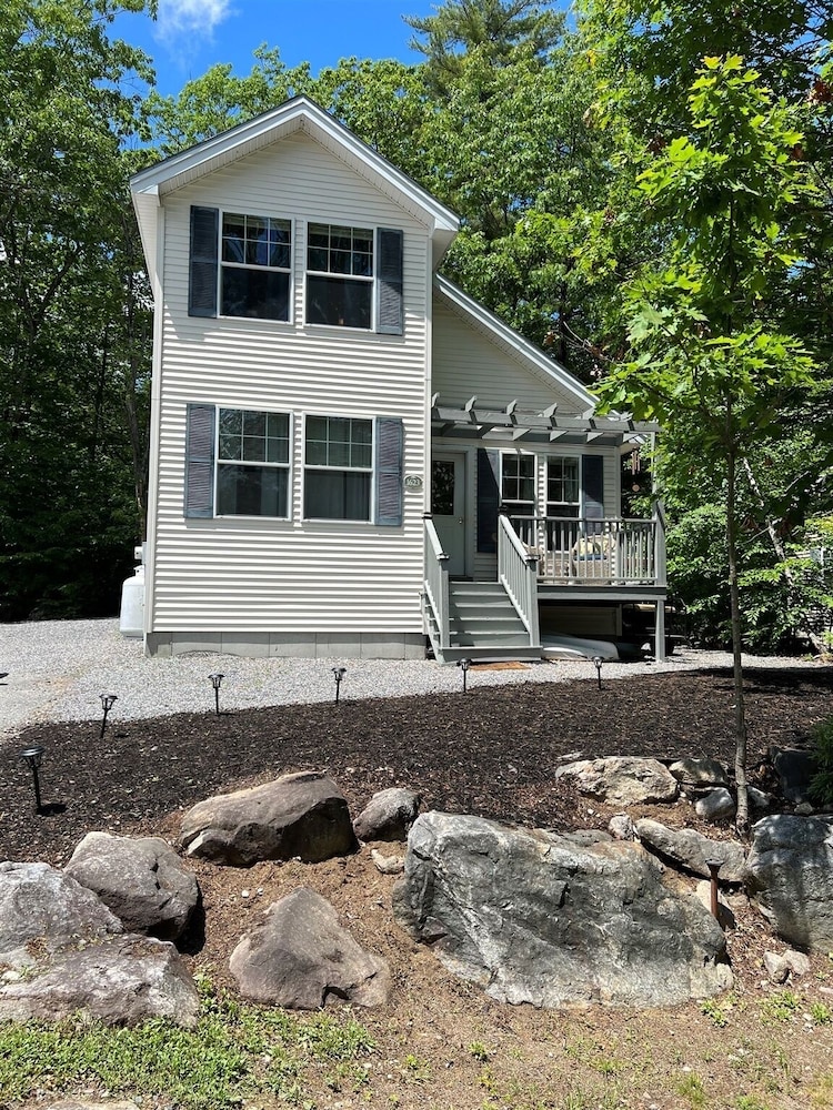 Owls Nest-limit 6 2 Bedroom Home by RedAwning