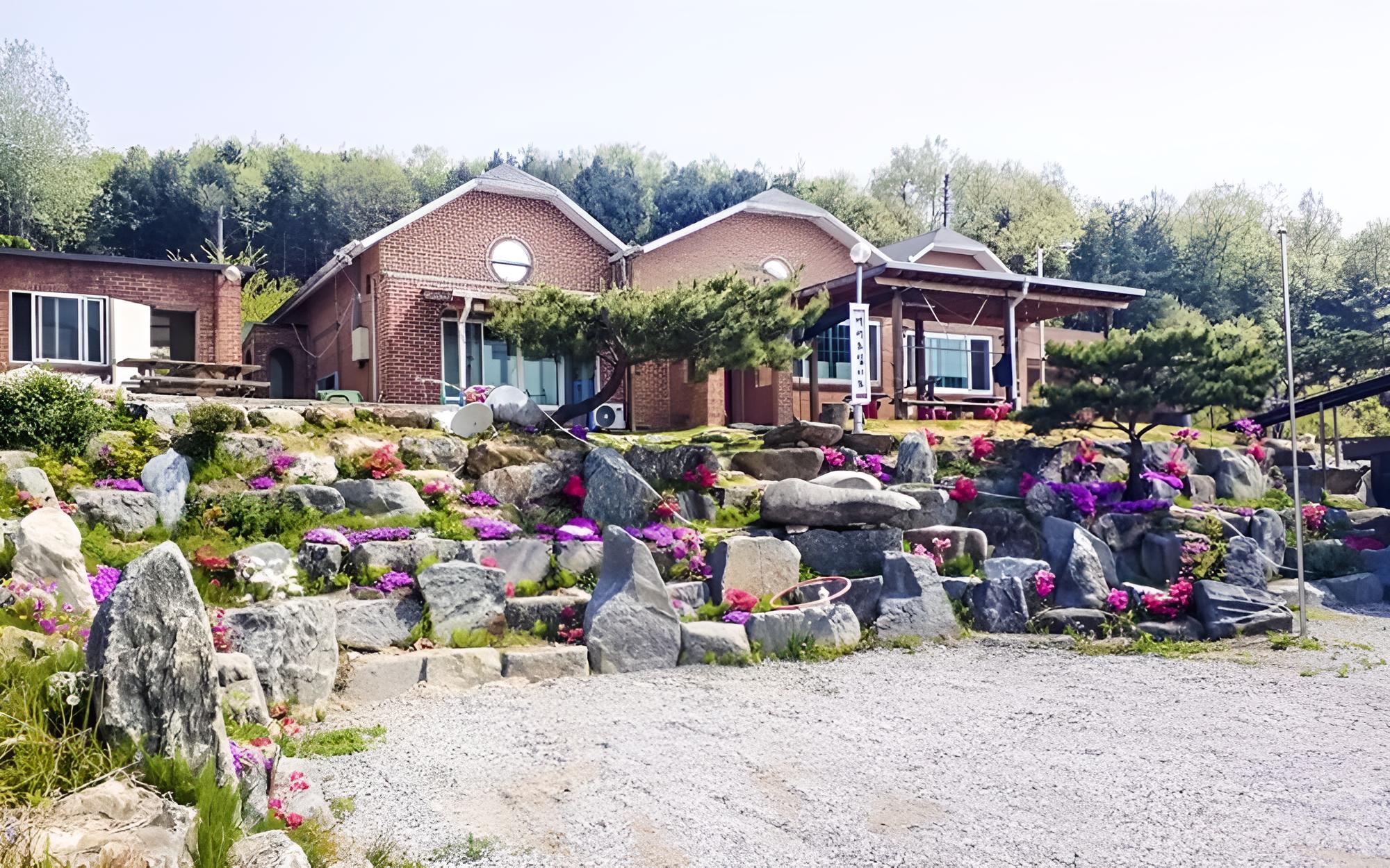 Chungju Garden Arirang Pension