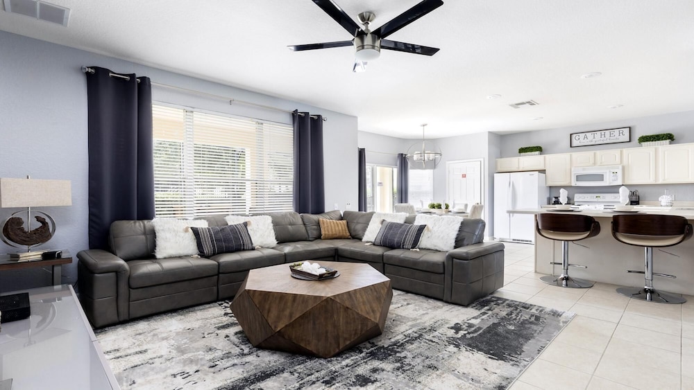 South Facing Pool Villa Near Disney