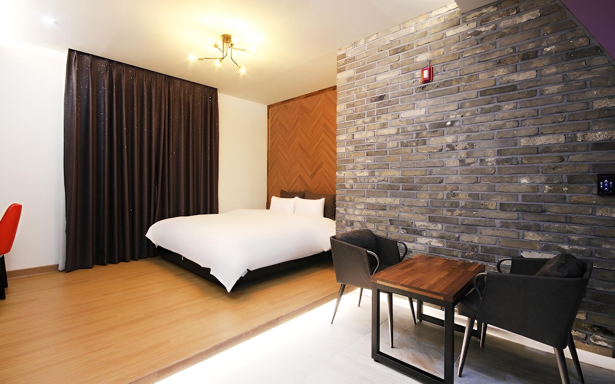 Muan Hotel The K