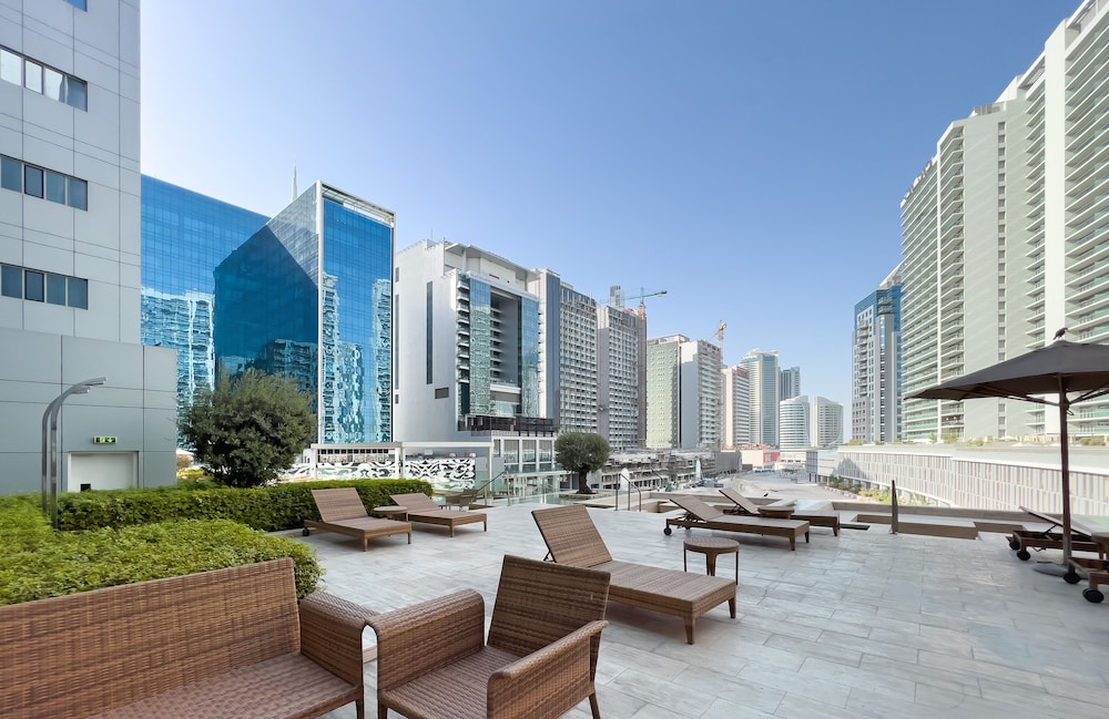 1 BR Apt walking distance to Dubai Mall