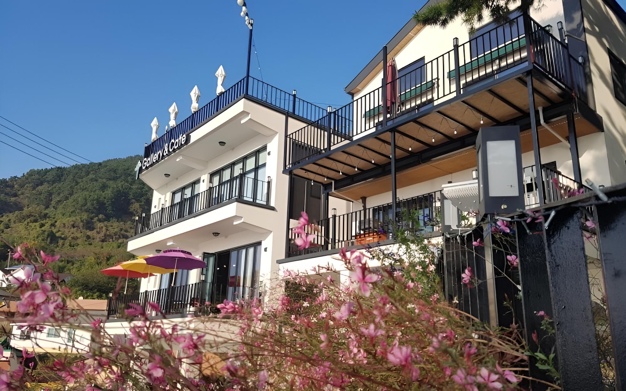 Geojedo Su Gallery Cafe Pension