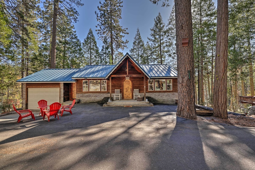 Homey Long Barn Cabin w/ Deck & Fire Pit!