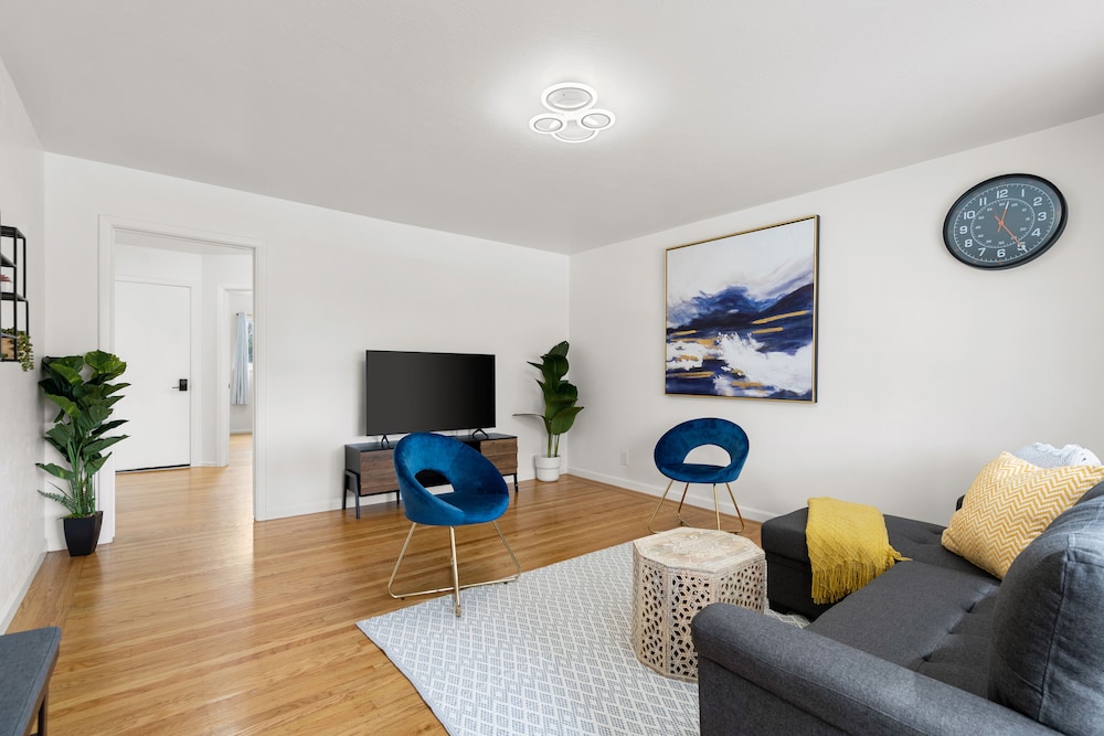 Cozy Private Bedrooms with Shared Bath Kitchen near SFO