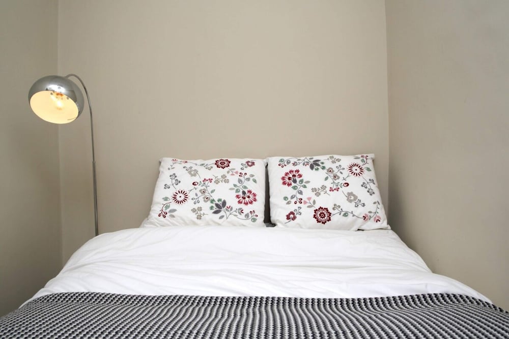 Central New Town Flat, Near Princes Street