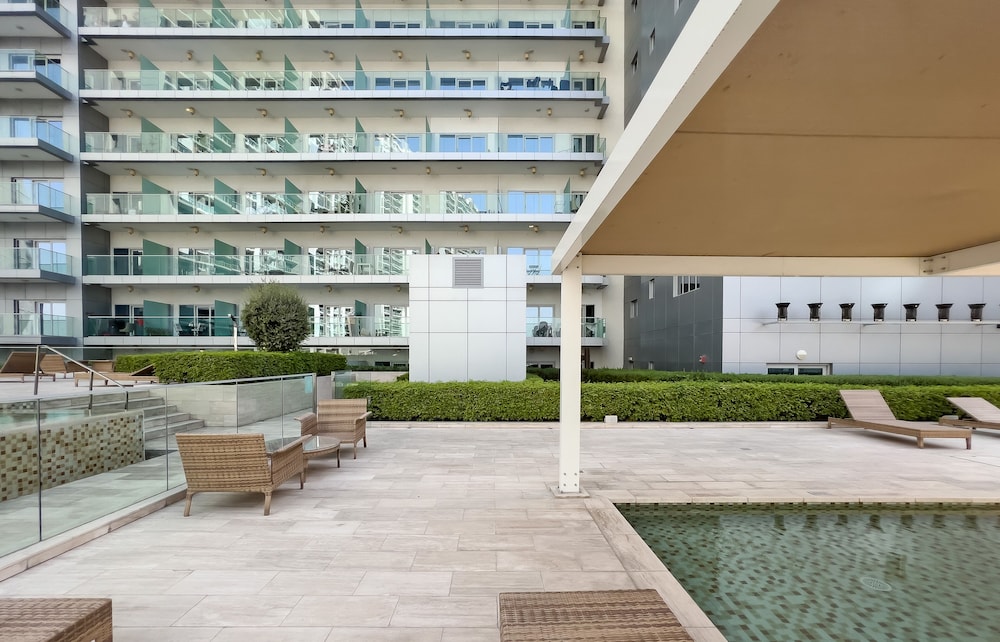1 BR Apt walking distance to Dubai Mall