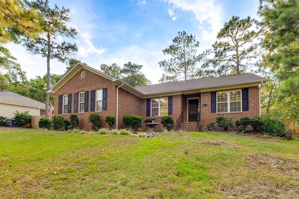 Pet-friendly Pinehurst Home w/ Deck - Near Golf