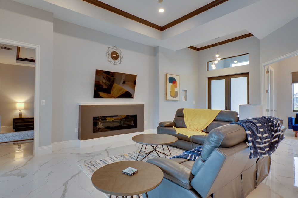 Canal-front Cape Coral House: Private Pool & Lanai