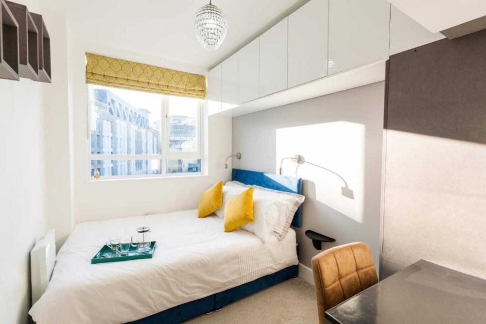 Chic & Stylish 2BD Flat in Picturesque Bristol