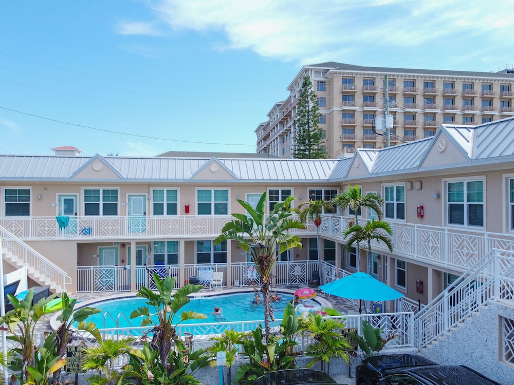 Clearwater Beach Suites 107 2 Bedroom Condo by RedAwning