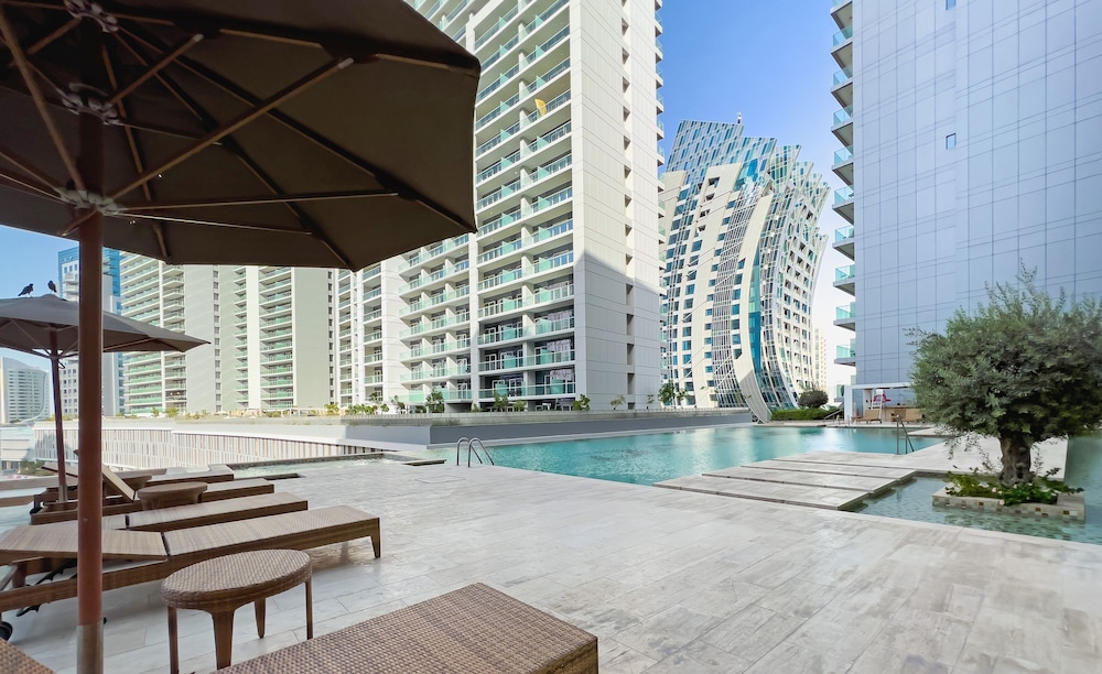 1 BR Apt walking distance to Dubai Mall