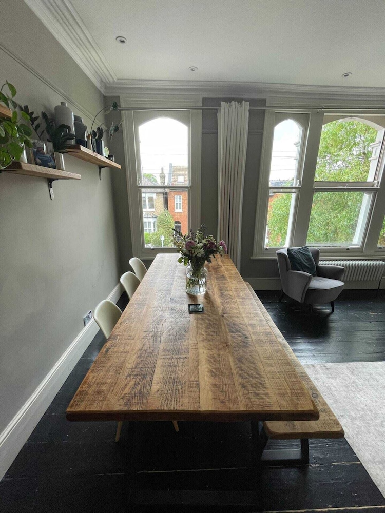 Gorgeous 1BD Flat With Steam Room - South Woodford