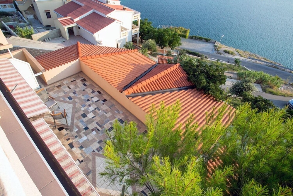 Irena - 100m From the sea - A3 Srednji Prvi kat