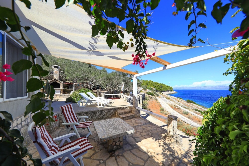 Doria - Perfect Location & Peaceful - H