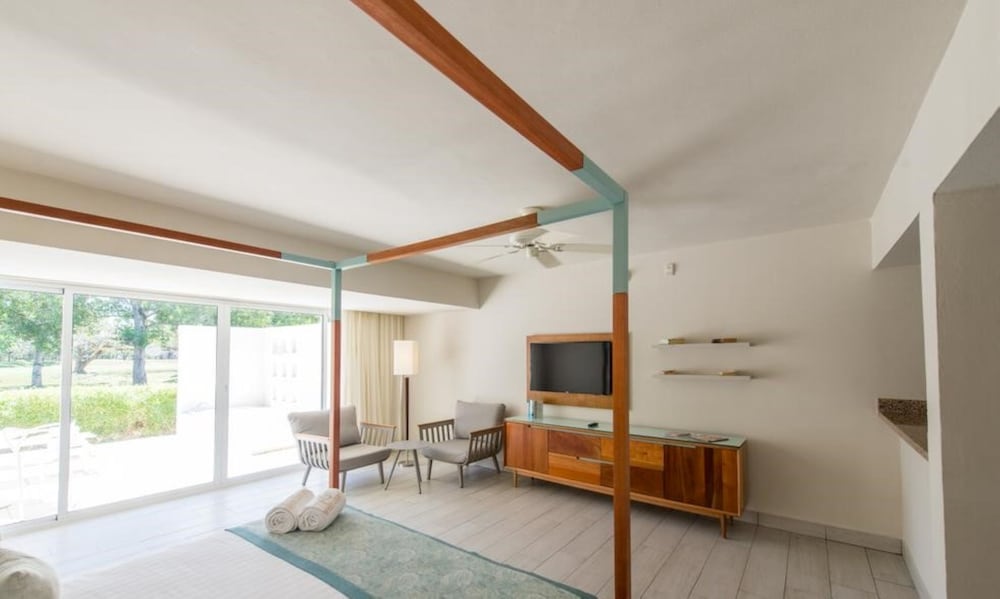 VH Atmosphere - Adults Only - Property Image 11