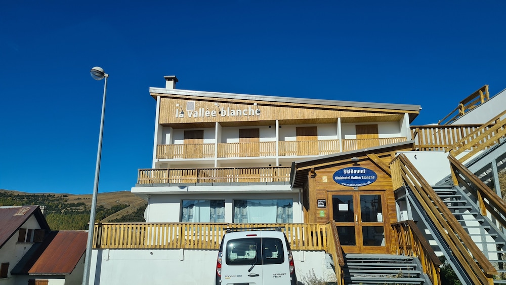 Huez Vacations - La Vallee Blanche - Property Image 1