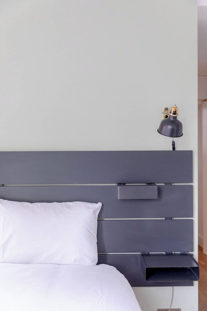 Chic & Contemporary 3BD Flat - Barnes! — London