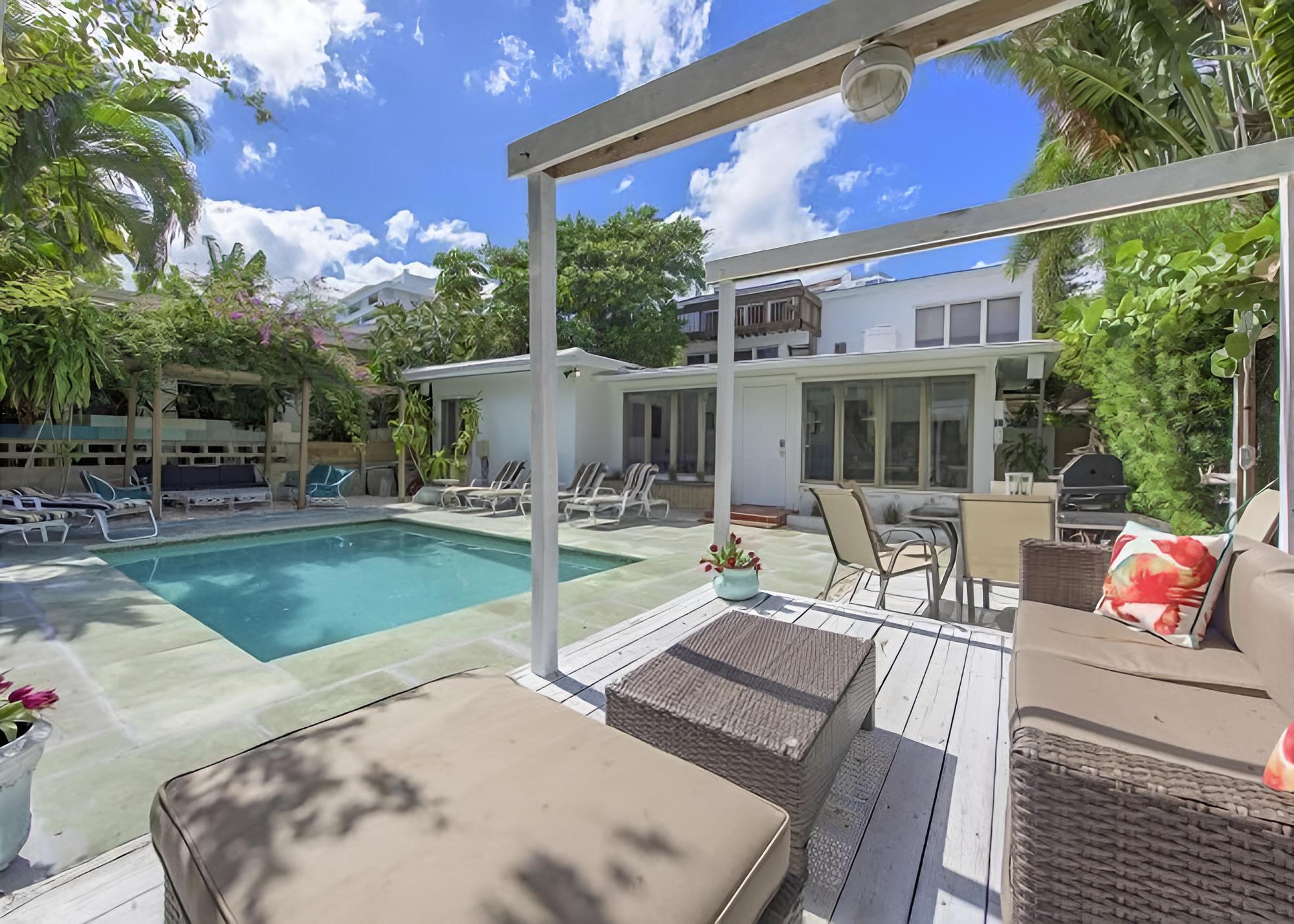 Salty Bungalow Azul